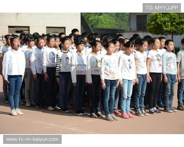 体操俱乐部设置学员表现月度反馈促进训练改进，体操队项目